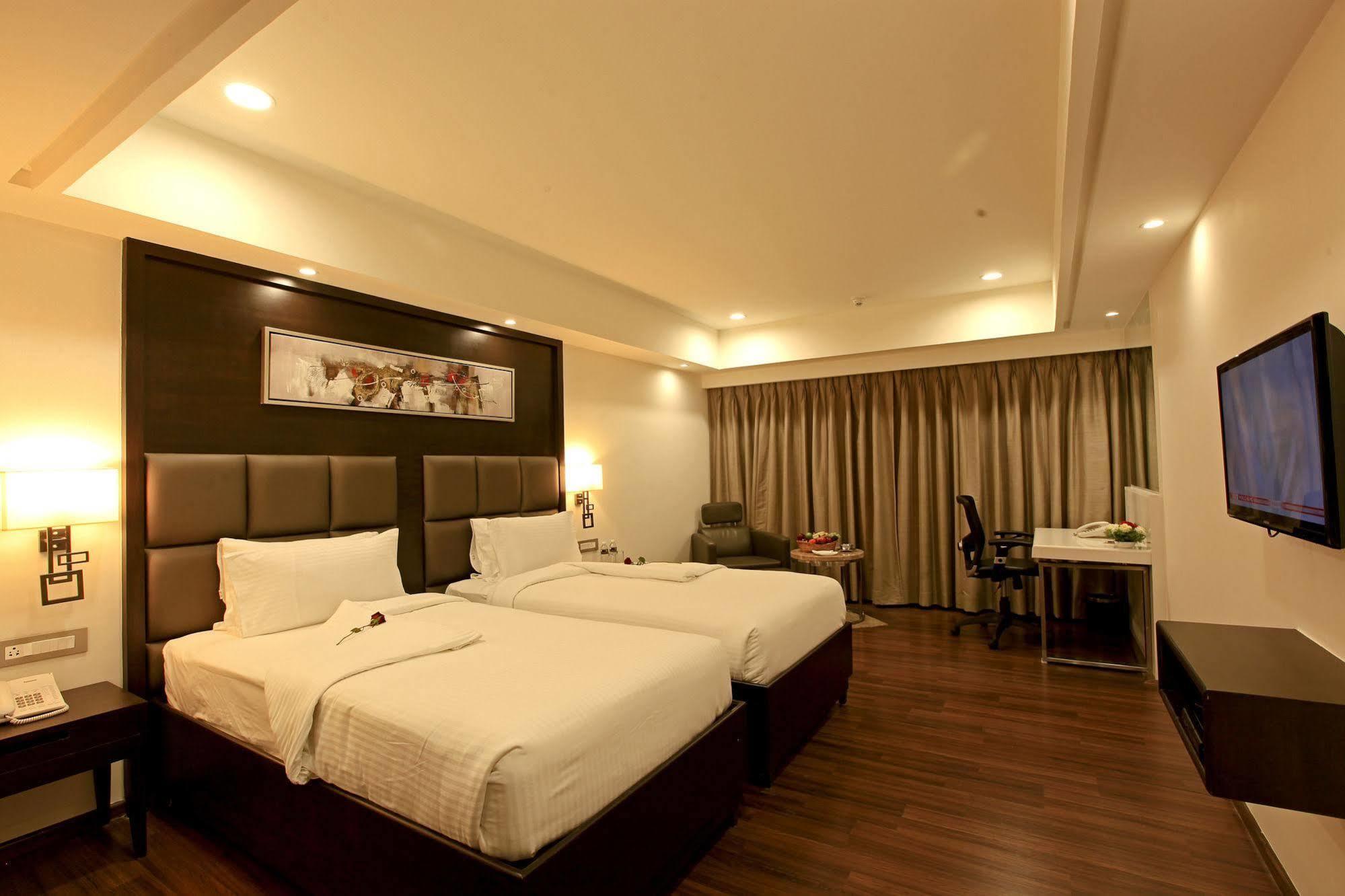 Goutham Grand Hotel - Tenali Vijayawāda Exteriér fotografie