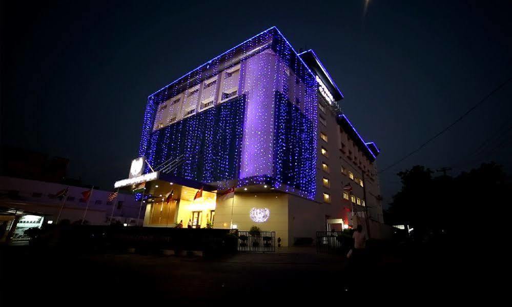 Goutham Grand Hotel - Tenali Vijayawāda Exteriér fotografie